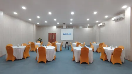 Havana Mutiara Belitung Hotel Отели в г. Танджунгпандан