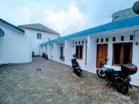 RedDoorz Syariah Plus Near Jatiwarna Toll Gate