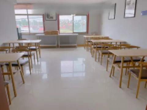 如家華驛酒店（梁山華通二手車市場店） 樑山酒店