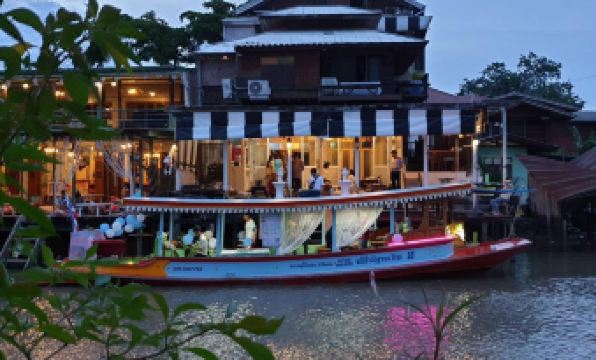 At Casa Guesthouse Amphawa