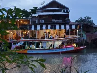 At Casa Guesthouse Amphawa