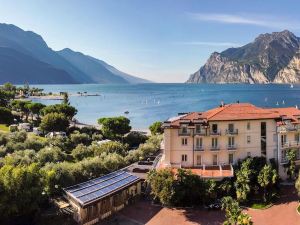 Hotel Baia Azzurra - Lake Front