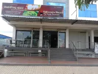 Hotel Shoven Hotels near Harihareshwara Temple