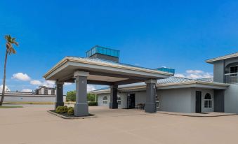 Rodeway Inn & Suites