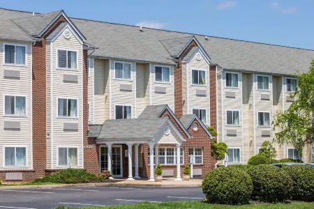 Microtel Inn & Suites by Wyndham Richmond Airport