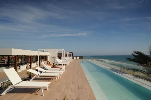 Hotel Tropical Gava Mar