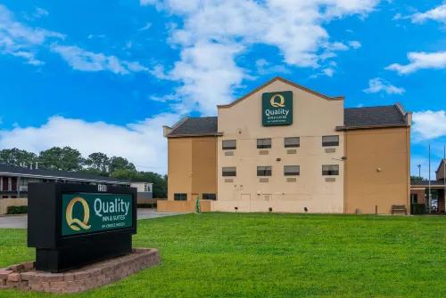Quality Inn & Suites Hotels in Bellmead