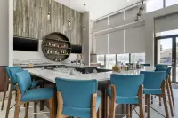 Cambria Hotel Orlando Near Universal Theme Parks - ที่มีบาร์