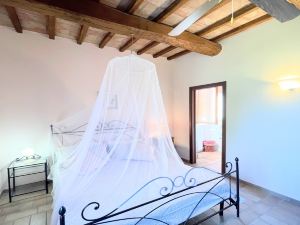 10 posti letto. Magnifica villa unifamiliare - piscina/terreno/sala giochi. Ecc tuo. Wifi