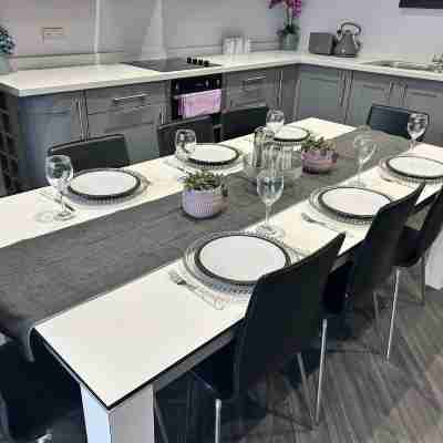 Sugar Hill Suite by Sasco Apartments Dining/Meeting Rooms