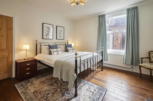 Host & Stay - Hidden Gem