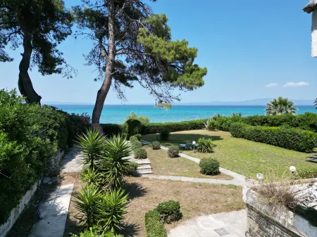 Villa Mare Azul - Luxury Beachfront Retreat in Hanioti, Halkidiki, Greece