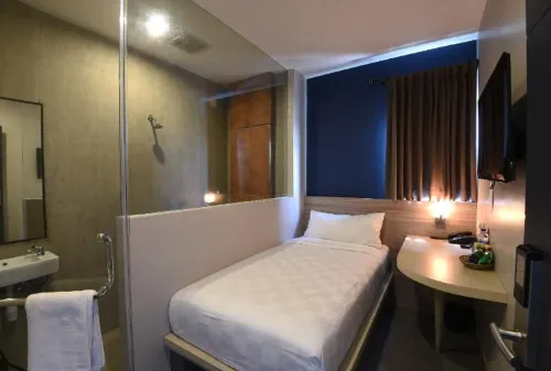 Mira Inn Rungkut - 인 (Inns)