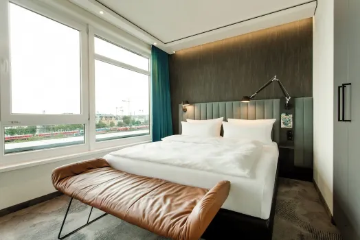 Motel One München-East Side Hotels in der Nähe von von Einsteinstraße