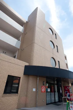 Business Hotel Shinten Отели рядом с достопримечательностью «Kyushu Ceramic Museum»