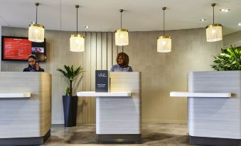 ibis Paris Porte de Montreuil - Housity