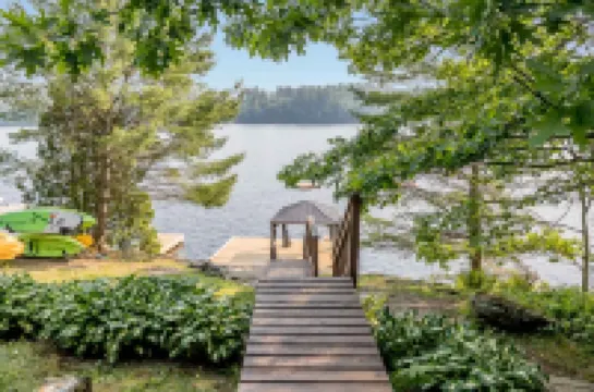 Muskoka Lakeshore Cottage Bliss Hotels in Gravenhurst