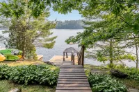 Muskoka Lakeshore Cottage Bliss