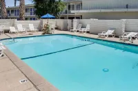 Motel 6 Bakersfield, CA - South - Kolam Renang