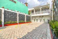 RedDoorz Plus Near Gembira Loka Zoo 2 Hotels in Tahunan