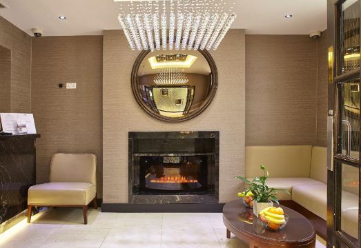 런던 호텔 객실 내부 전경