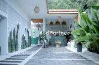 Pringgading Surf Camp Mitra RedDoorz