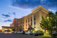 Hampton Inn & Suites Richmond Hotels in Richmond