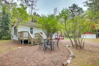 Peaceful Saint Germain Home w/ Fire Pit! - WiFi
