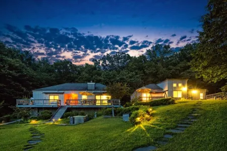 Ganghwado Mari House Pension Отели рядом с достопримечательностью «Манисан»