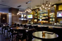 Ambassador Hotel Wichita, Autograph Collection - bar