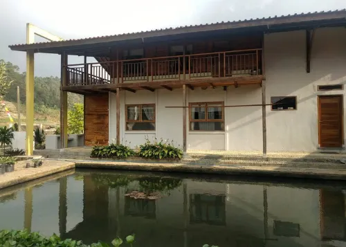 Villa Yambo Kanthil with Mountain View and Fishing Spot Hotel a Ciwidey