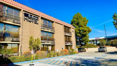 阿罕布拉飯店 Keck School of Medicine of USC Physician Assistant Program附近的飯店