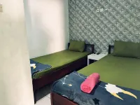 Guest House Hj Muriyah Syariah Slawi Mitra RedDoorz فنادق في Adiwerna