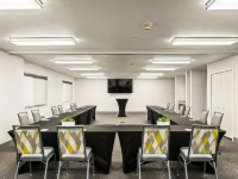 Oxford Suites Redding Hotels in Redding