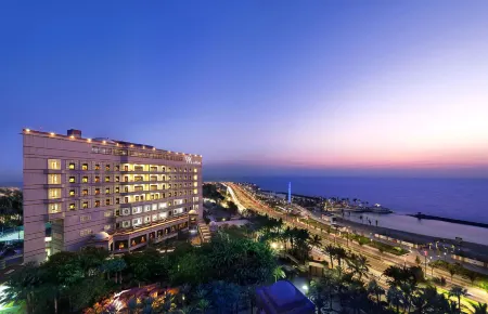 Waldorf Astoria Jeddah - Qasr Al Sharq Отели рядом с достопримечательностью «Al Rahmah Mosque»