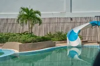Centara Udon - piscina