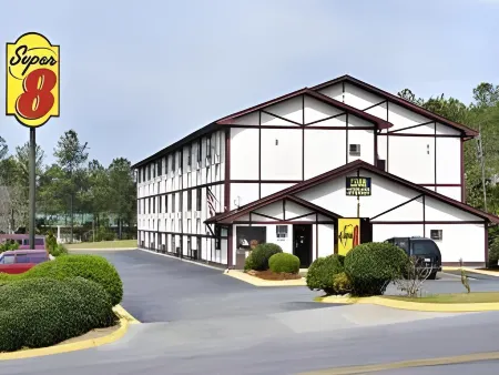 Super 8 by Wyndham Warner Robins