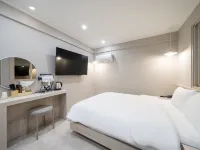 Suyu Hotel Picasso Hotels near Suyu Station