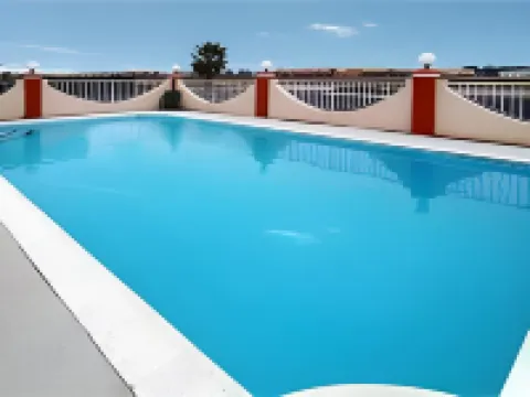 Super 8 by Wyndham Waco North I-35