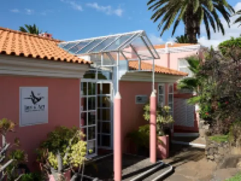 Inn & Art Hotel Gallery Hotels in Canico