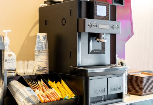 호텔 BB의 침대와 실내 공간