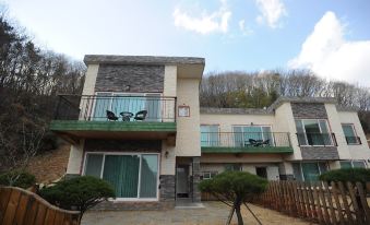 Geoje Atria Hill Pension