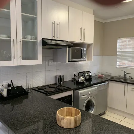 Comfortable Furnished Apartment Wi-fi+Free Parking
