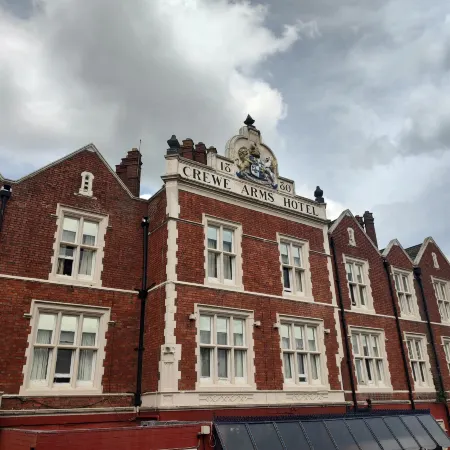 Belvilla Crewe Arms Hotel