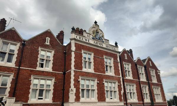 Belvilla Crewe Arms Hotel