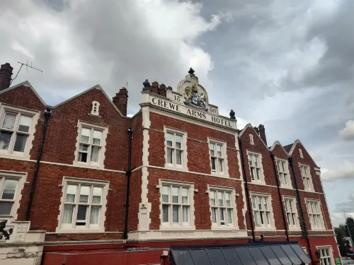 Belvilla Crewe Arms Hotel - Pet Friendly