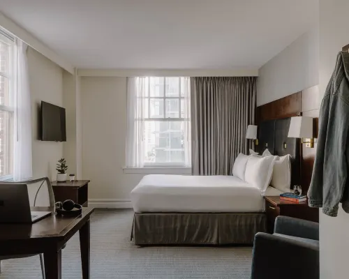 Club Quarters Hotel in Houston โรงแรมใกล้ห้องสวดมนต์รอธโค่