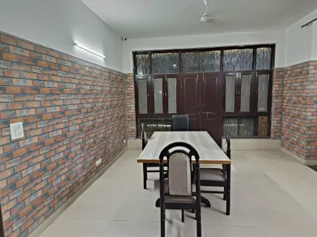 Swastika Homes Near Wave City Center Noida Отели рядом с достопримечательностью «CCD nt vee FC mm be fr j.mj»