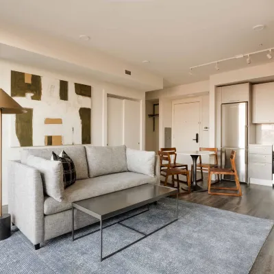 Reside Navy Yard, a Wyndham Residence Hotel dekat Arena Nationals Park