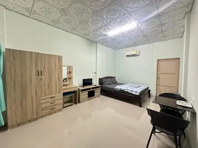 Daily Room LikeHome 400 Baht/Night Hotels in 